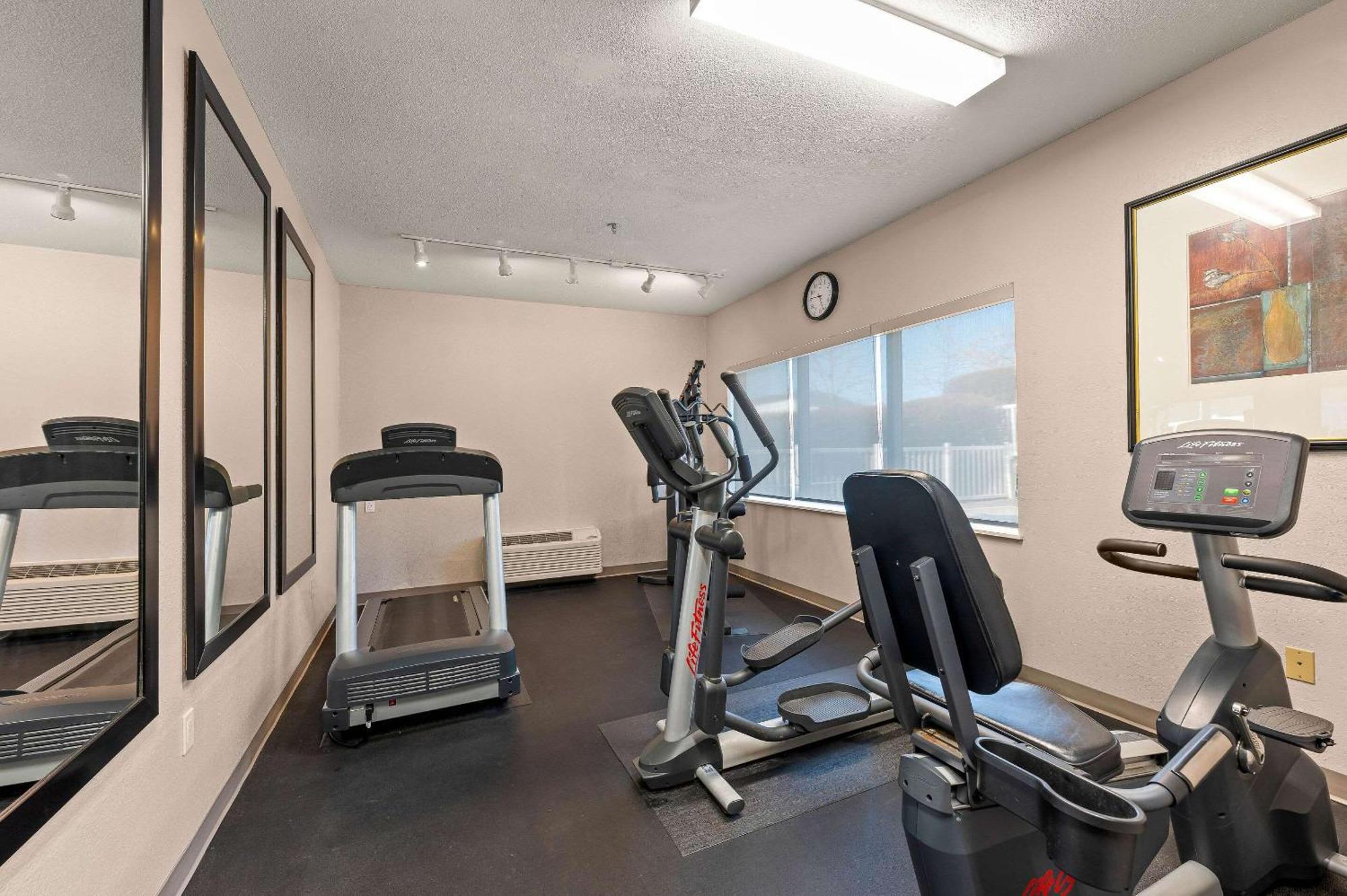 Country & By Radisson, - Outlet Mall 3*