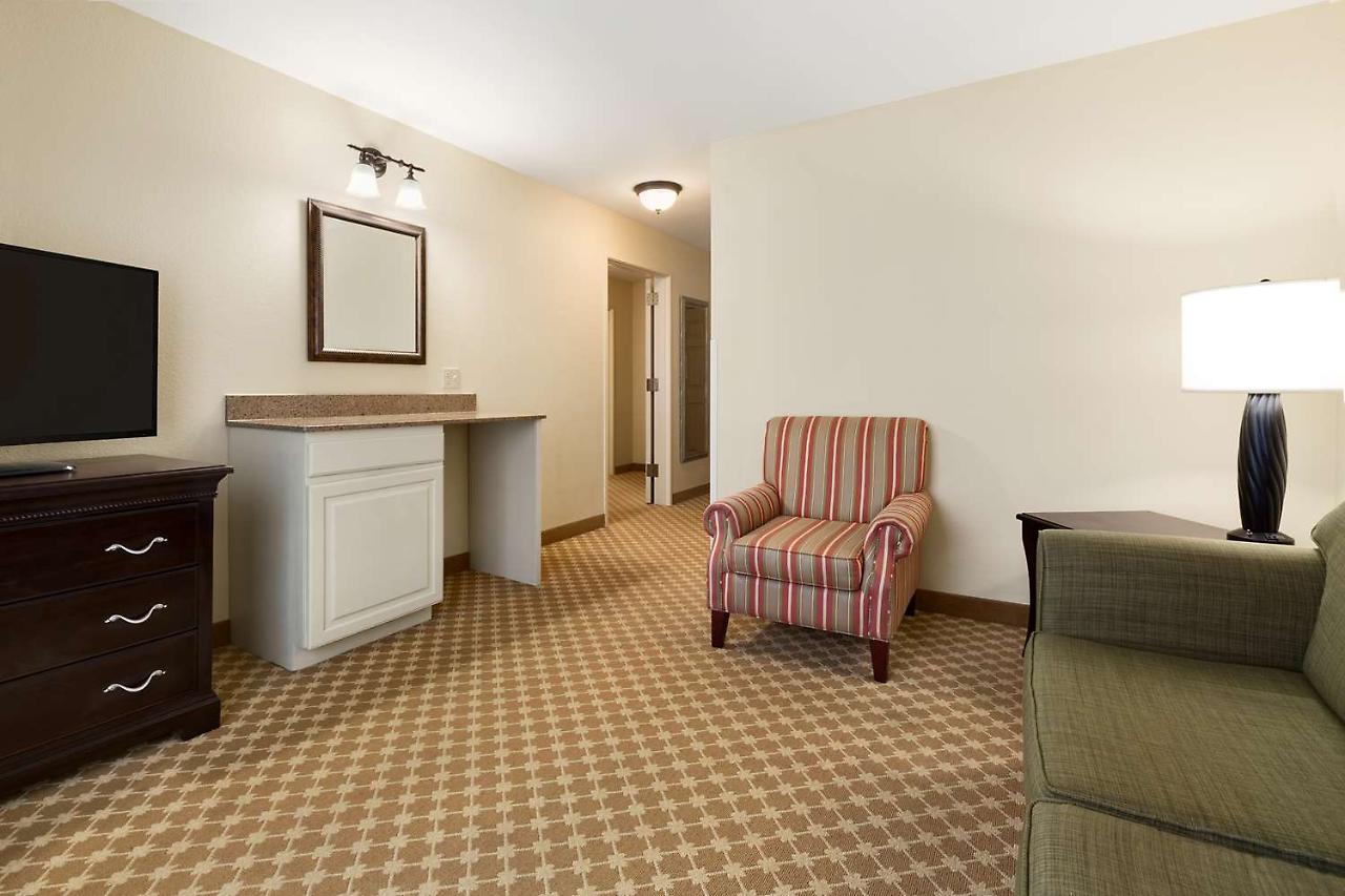 Country & By Radisson, - Outlet Mall Asheville