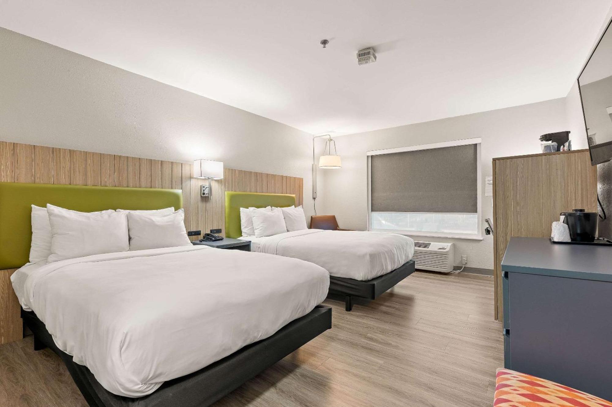 Hotel Country & By Radisson, - Outlet Mall Asheville