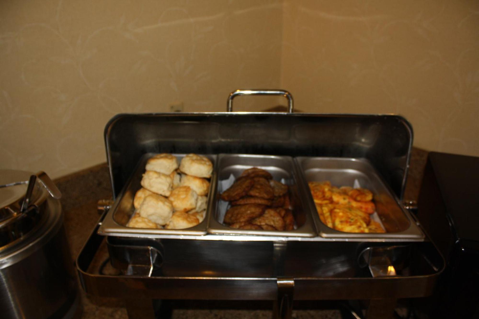 Hotel Country & By Radisson, - Outlet Mall 3*