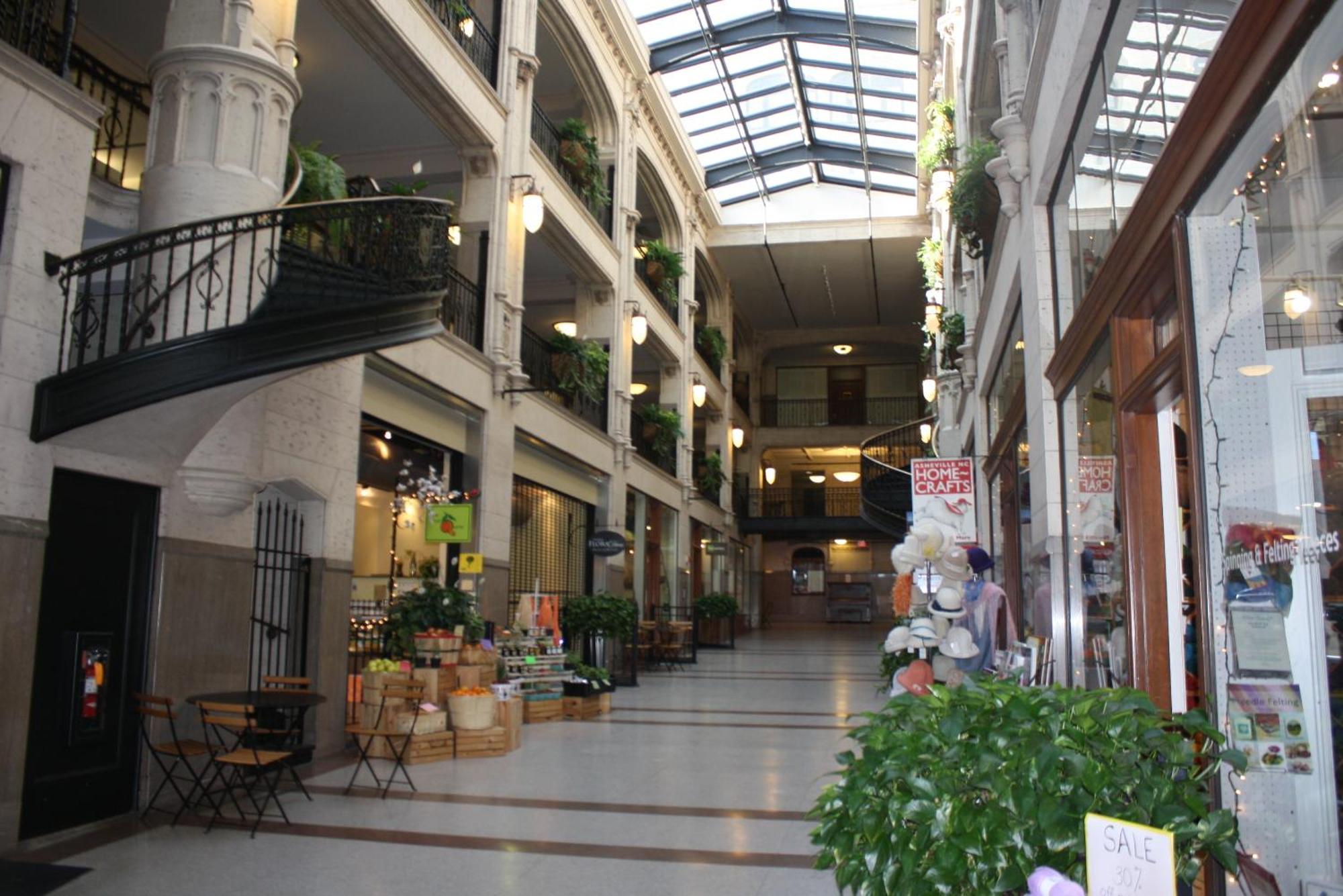 Hotel Country & By Radisson, - Outlet Mall Asheville