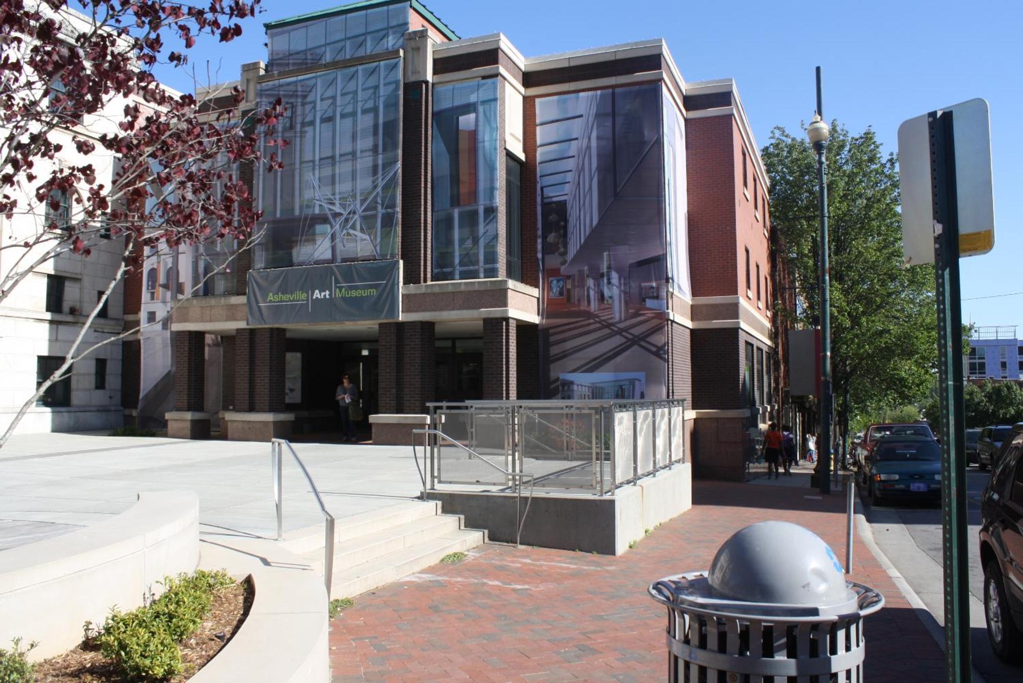 Hotel Country & By Radisson, - Outlet Mall Asheville
