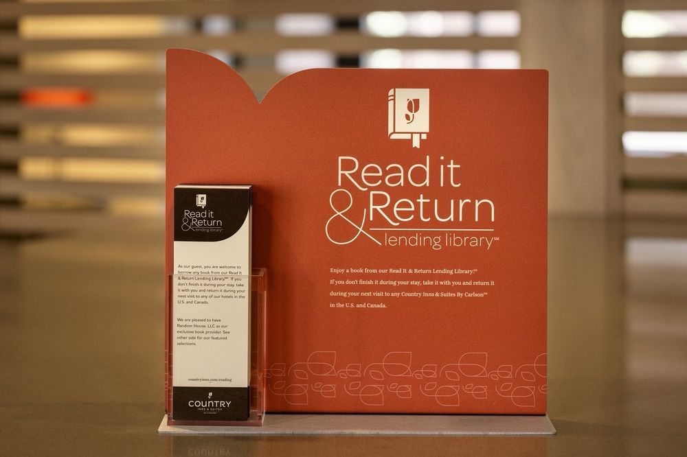 Hotel Country & By Radisson, - Outlet Mall