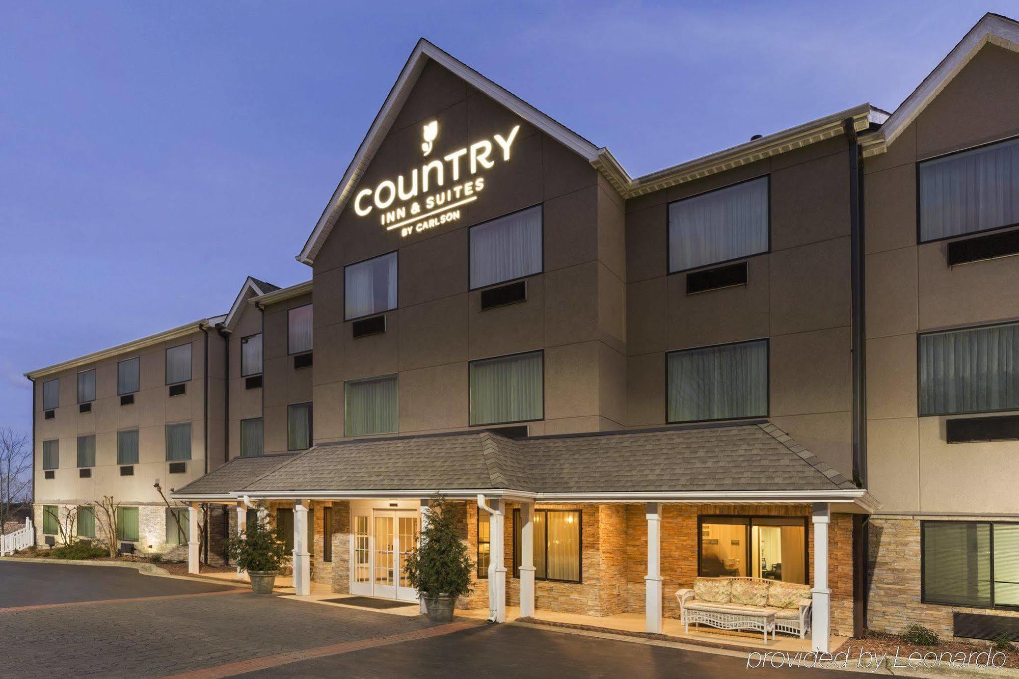 Country & By Radisson, - Outlet Mall 3*