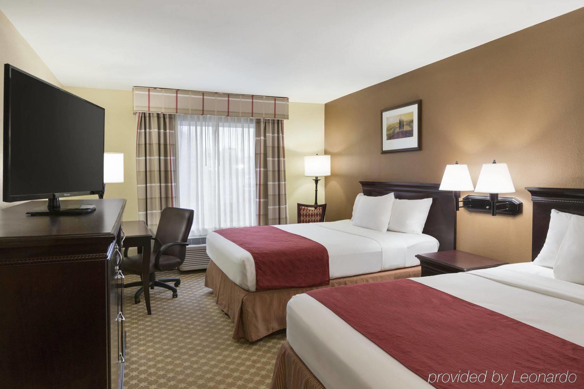 Country & By Radisson, - Outlet Mall 3*