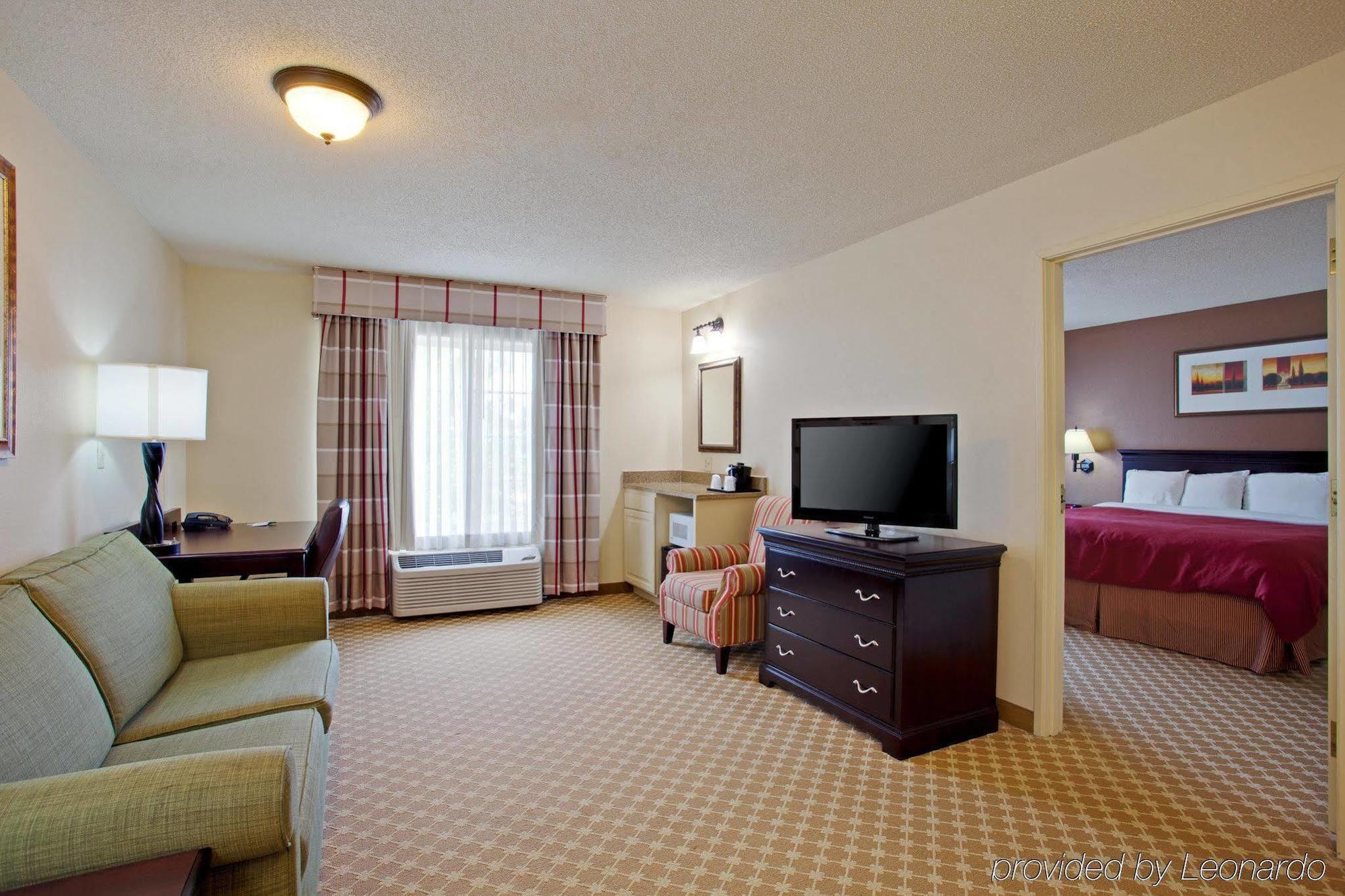Hotel Country & By Radisson, - Outlet Mall 3*