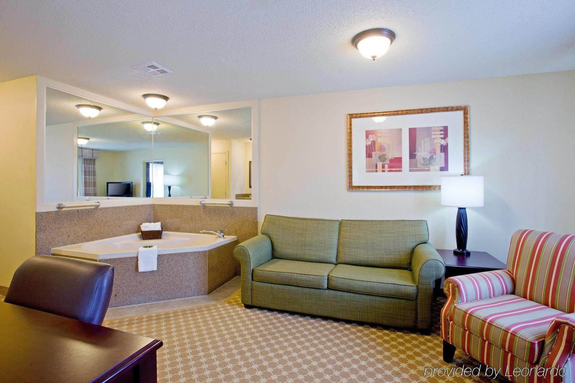 Hotel Country & By Radisson, - Outlet Mall 3*