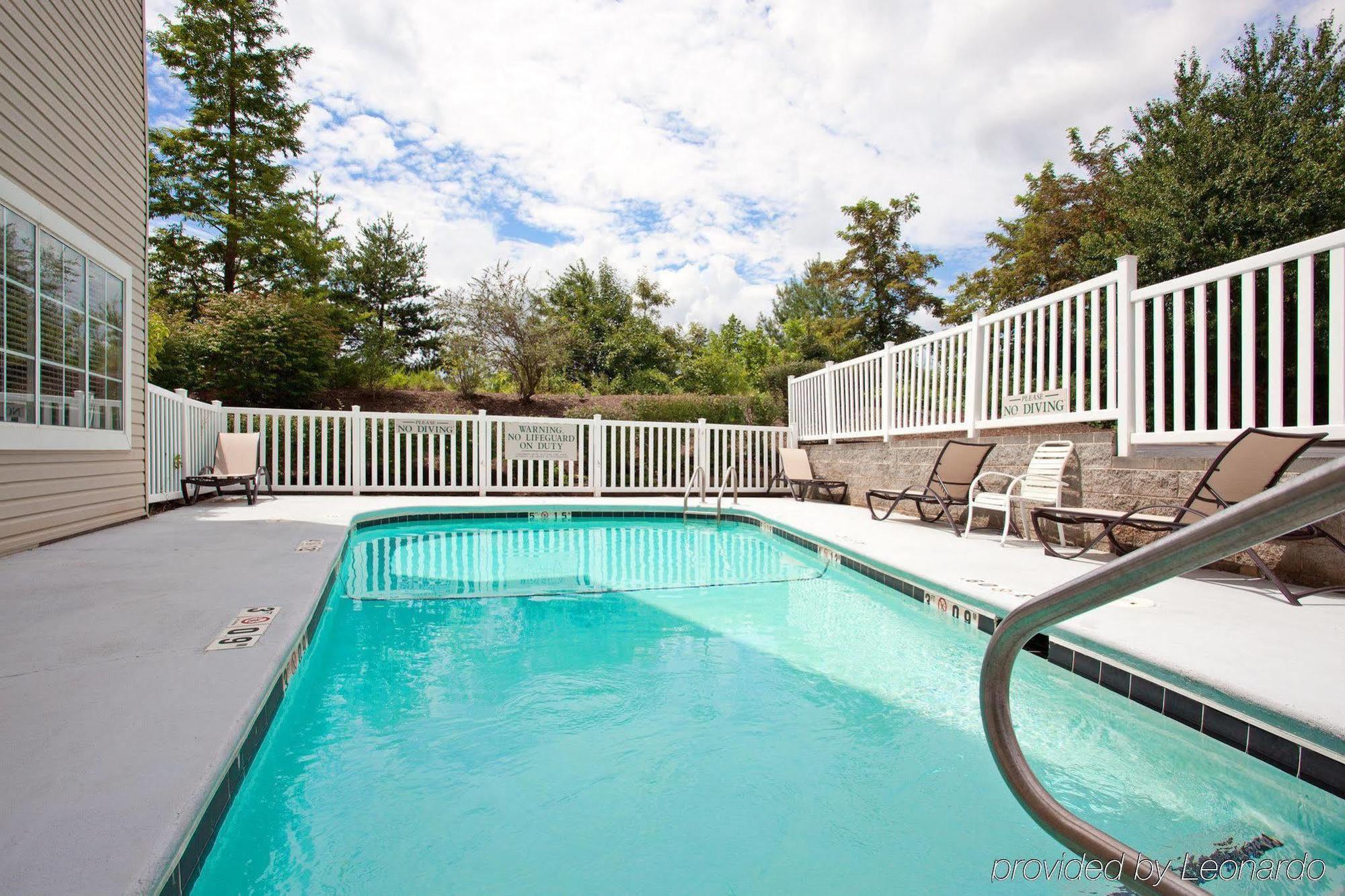 Country & By Radisson, - Outlet Mall 3* Asheville