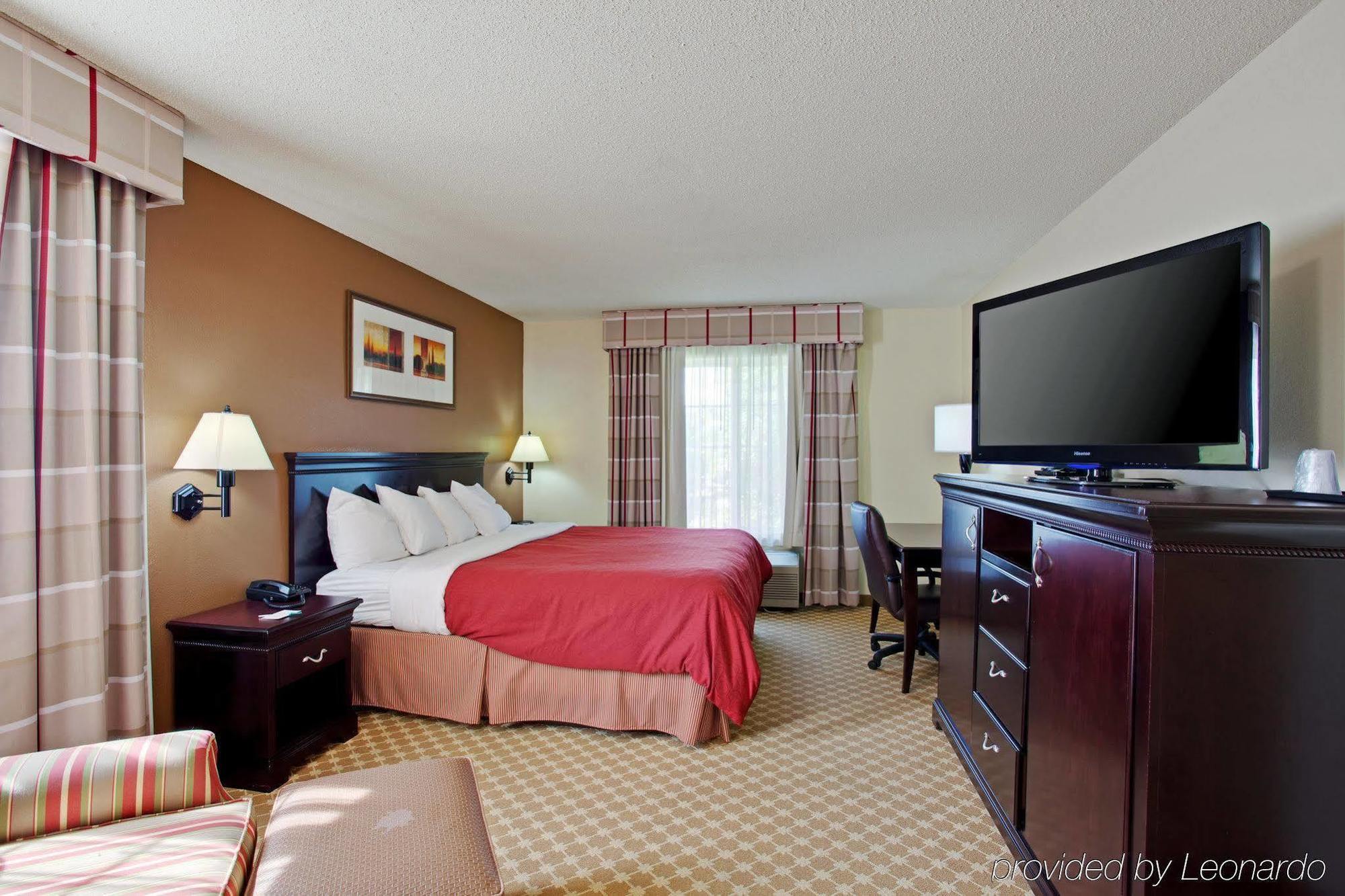 Country & By Radisson, - Outlet Mall