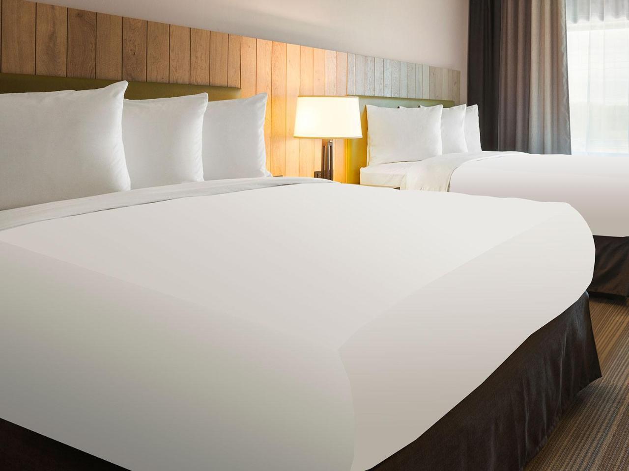 Country & By Radisson, - Outlet Mall Hotel