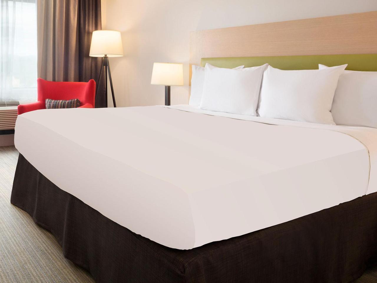 Country & By Radisson, - Outlet Mall 3* Asheville